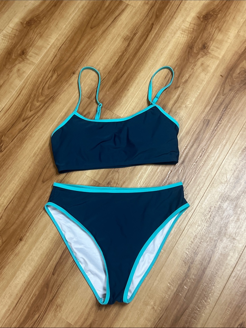 NWOT M Women’s Teal-Trim Navy Bikini Set